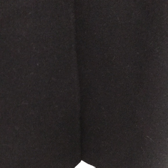 LUXURIOUS, AND ELEGANT COAT ~ Fine wool and fox fur collar. - Picture 9 of 14